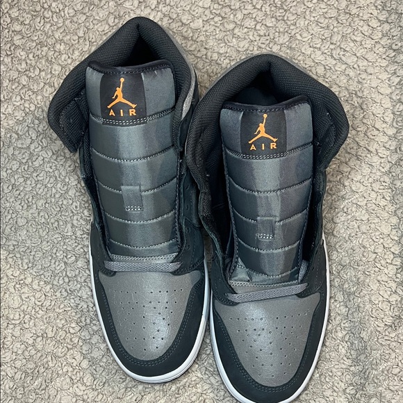 Nike Air Jordan 1 Mid SE Shoes Night Stadium Black - Picture 12 of 14